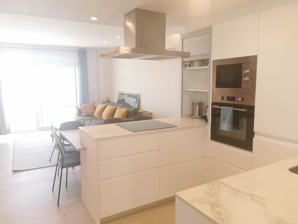 Apartaments Primera Linea Torre Valentina Сант-Антоні-ді-Калонже Екстер'єр фото